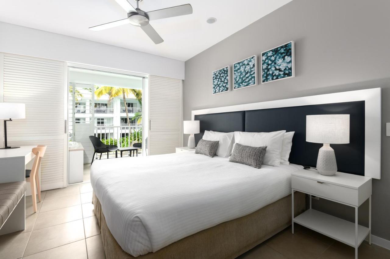 Beach Club Port Douglas Luxury Apartments Exteriör bild