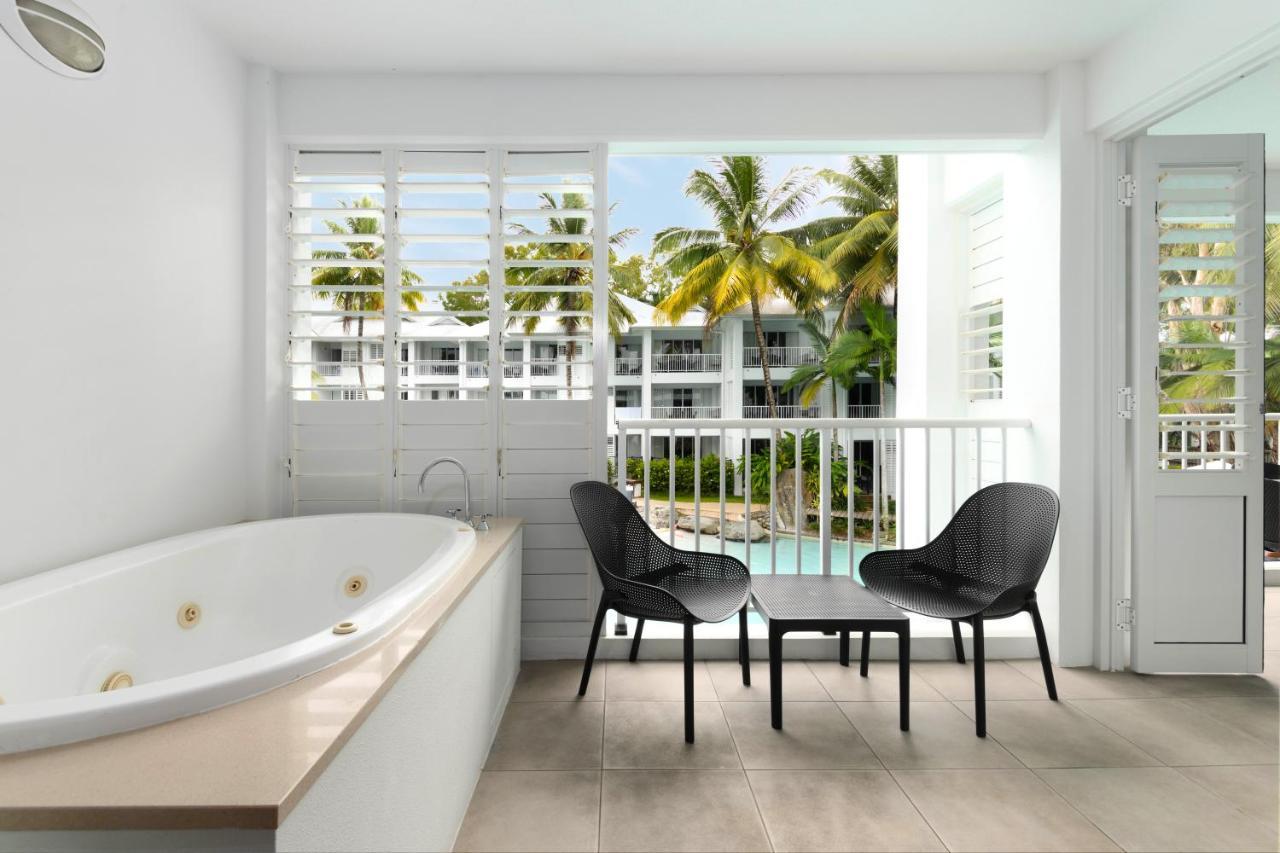 Beach Club Port Douglas Luxury Apartments Exteriör bild